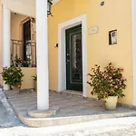 Nina\'S Traditional House By Estia